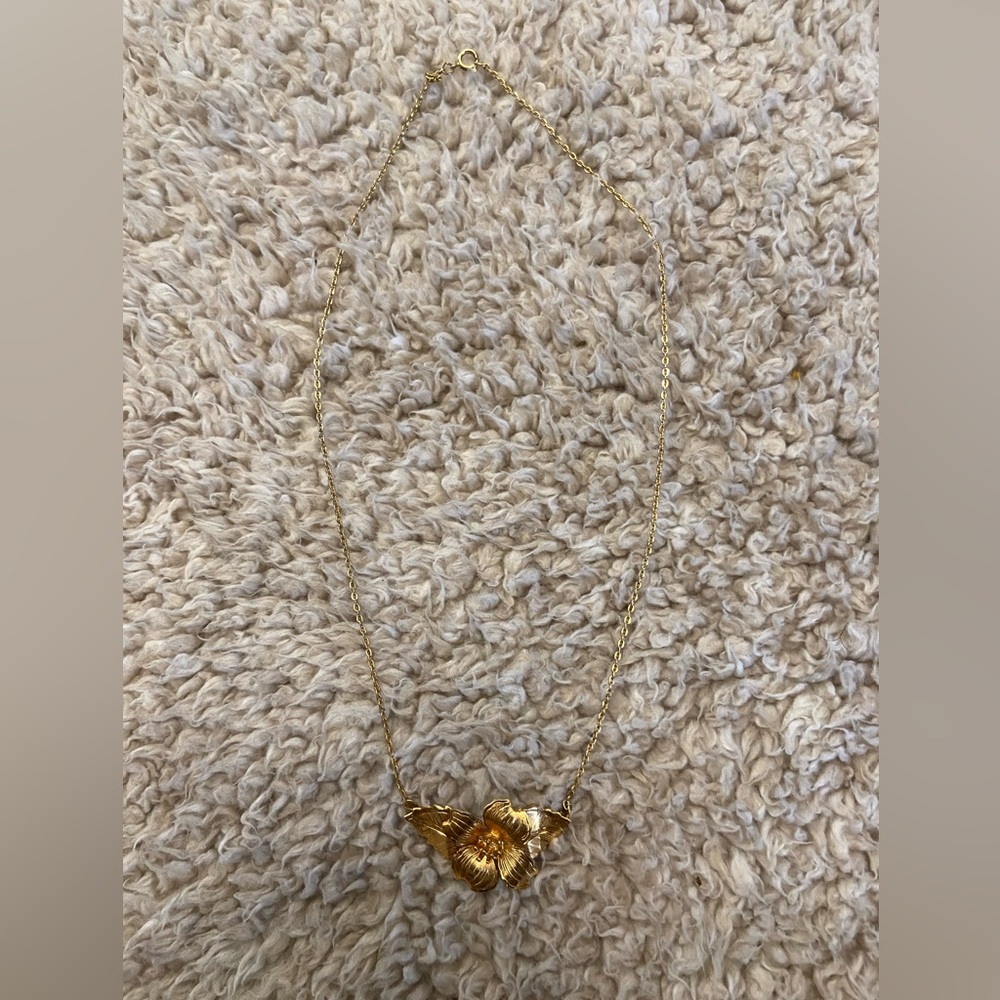 Vintage FLOWER necklace gold metal 19 inches long